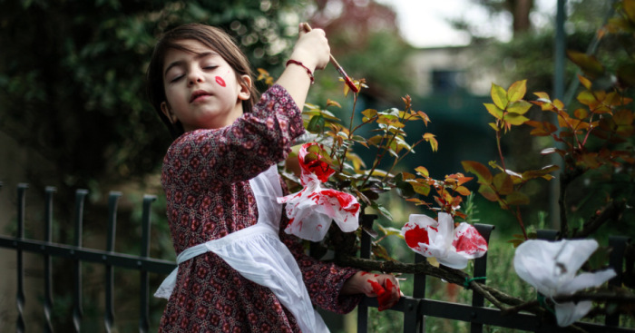 Mom Takes Pictures Of Daughter Posing As Fictional Characters She Loves