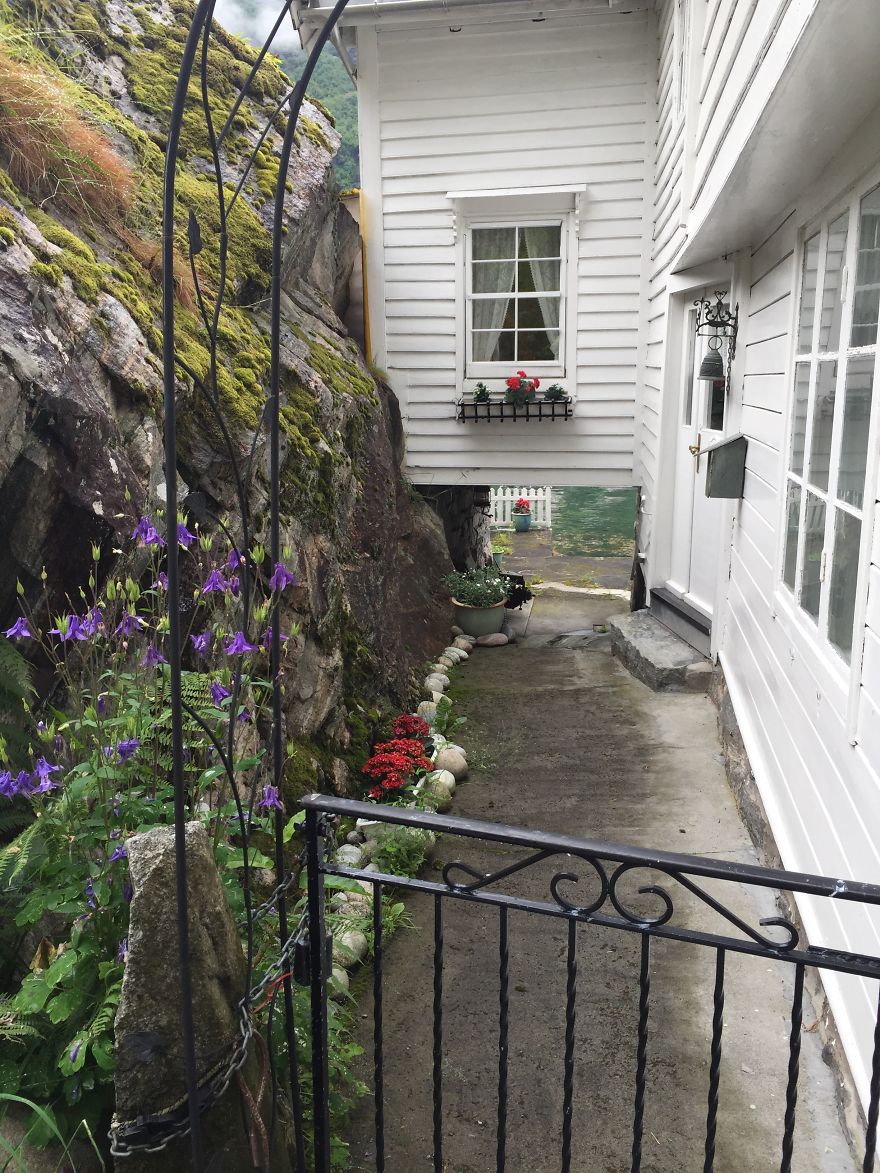 Cottage Entry In Flom