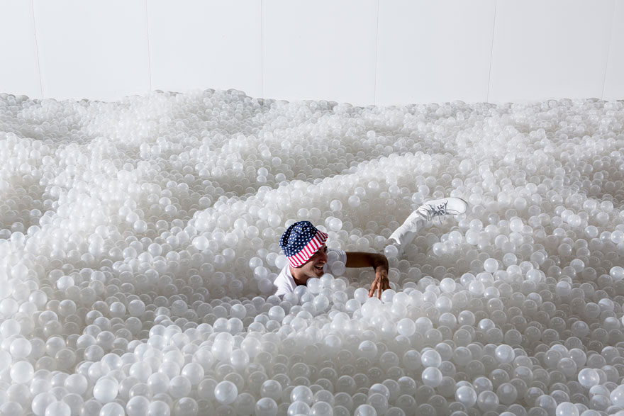 indoor-ball-pit-bubble-ocean-the-beach-snarkitecture-national-building-museum-32 indoor-ball-pit-bubble-ocean-the-beach-snarkitecture-national-building-museum-32