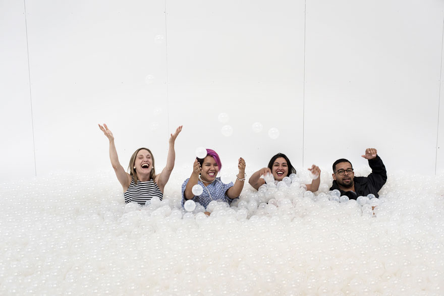 indoor-ball-pit-bubble-ocean-the-beach-snarkitecture-national-building-museum-36 indoor-ball-pit-bubble-ocean-the-beach-snarkitecture-national-building-museum-36