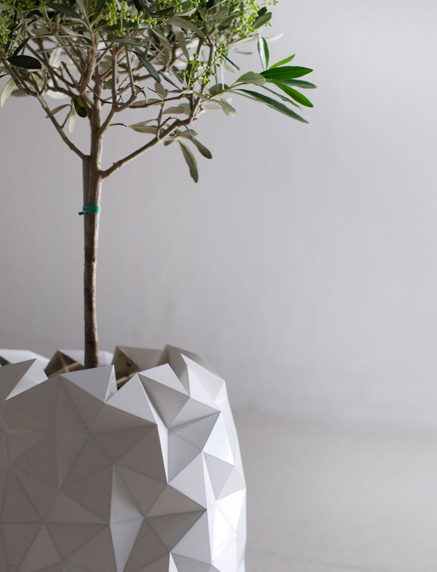 origami-pot-plant-grows-studio-ayaskan-1 origami-pot-plant-grows-studio-ayaskan-1