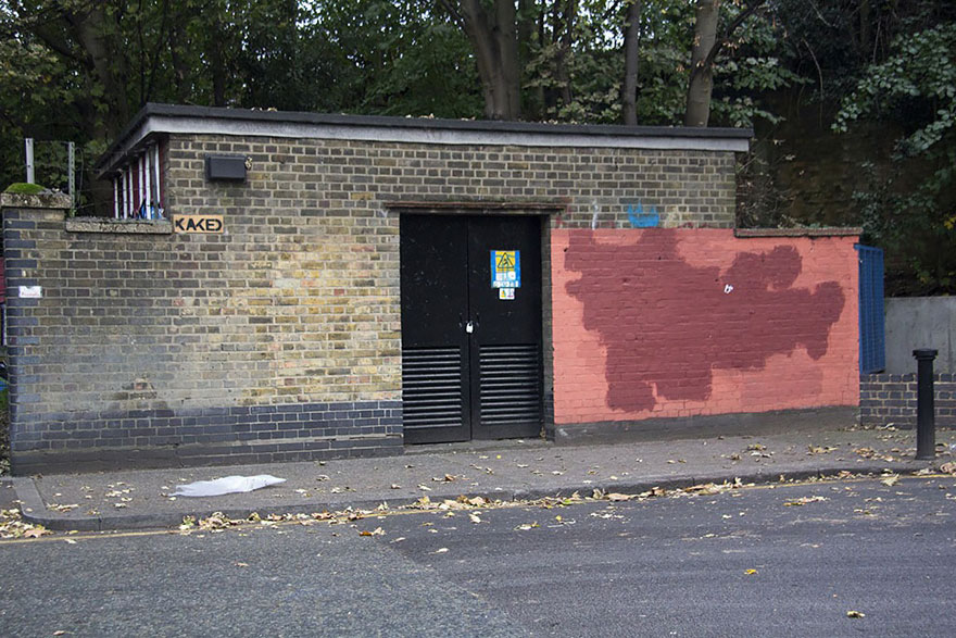 red-wall-graffiti-experiment-london-mobstr-curious-frontier-13