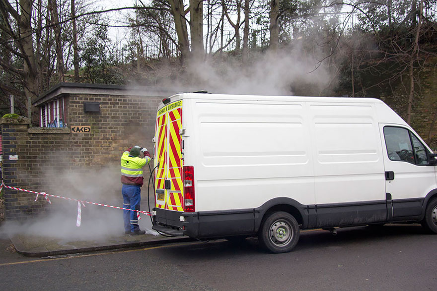 red-wall-graffiti-experiment-london-mobstr-curious-frontier-25