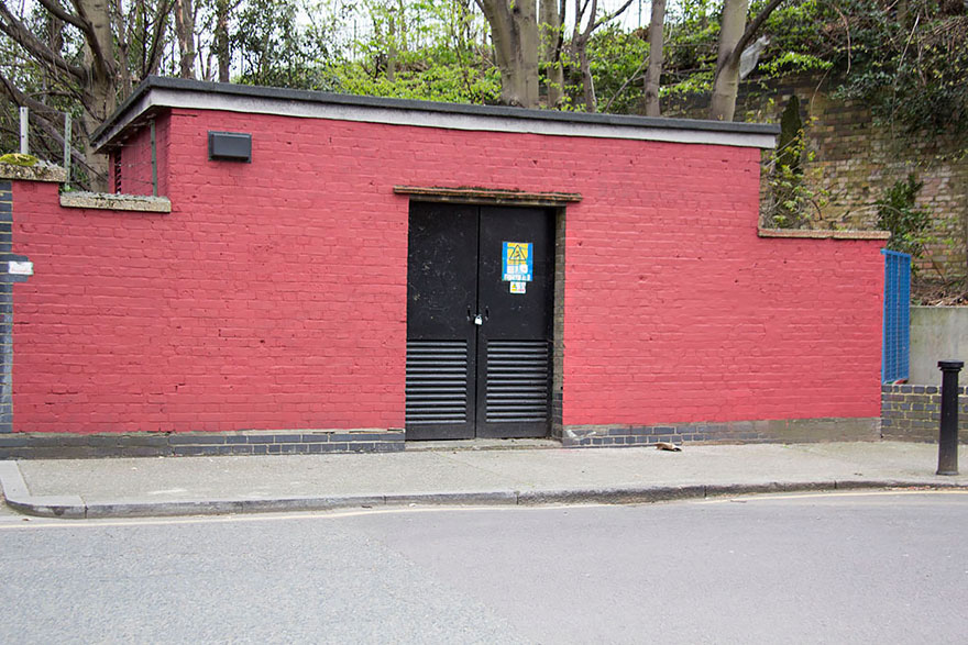 red-wall-graffiti-experiment-london-mobstr-curious-frontier-29