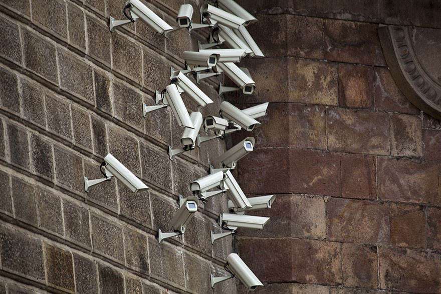 satellite-cameras-urban-installations-nests-jakub-geltner-2 satellite-cameras-urban-installations-nests-jakub-geltner-2