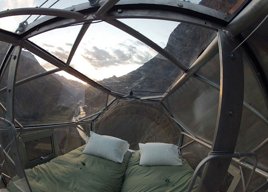 scary-see-through-suspended-pod-hotel-peru-sacred-valley-1 scary-see-through-suspended-pod-hotel-peru-sacred-valley-1