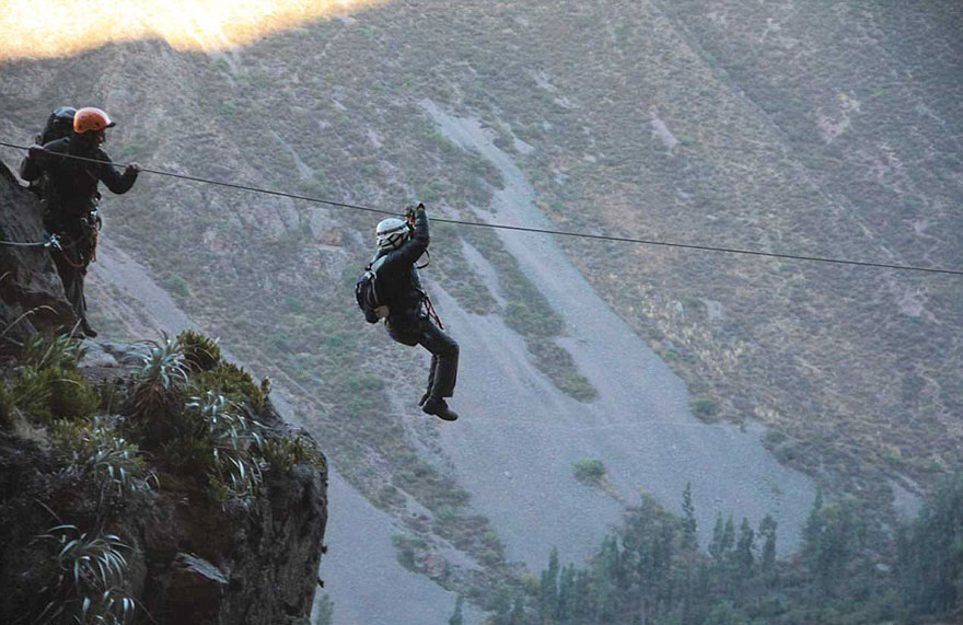 scary-see-through-suspended-pod-hotel-peru-sacred-valley-3 scary-see-through-suspended-pod-hotel-peru-sacred-valley-3