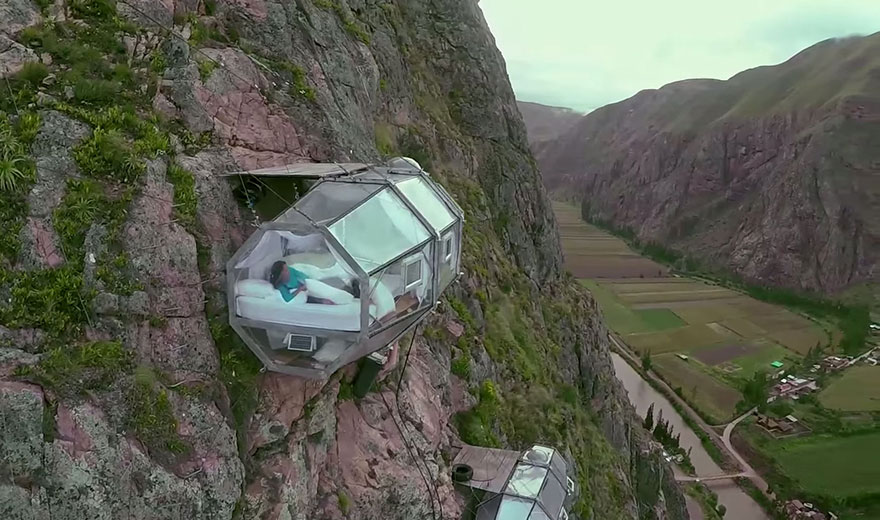 scary-see-through-suspended-pod-hotel-peru-sacred-valley-8 scary-see-through-suspended-pod-hotel-peru-sacred-valley-8