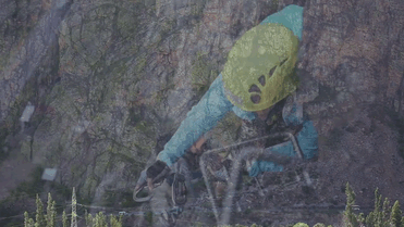 scary-see-through-suspended-pod-hotel-peru-sacred-valley-GIF2 scary-see-through-suspended-pod-hotel-peru-sacred-valley-GIF2