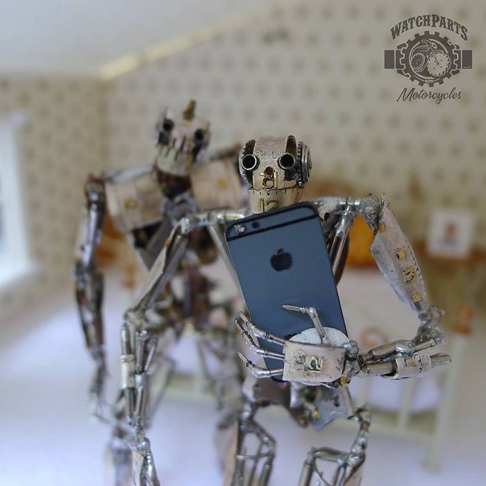 Robotic Family Made Out Of Watch Parts Has A Summer Vacation Robotic Family Made Out Of Watch Parts Has A Summer Vacation