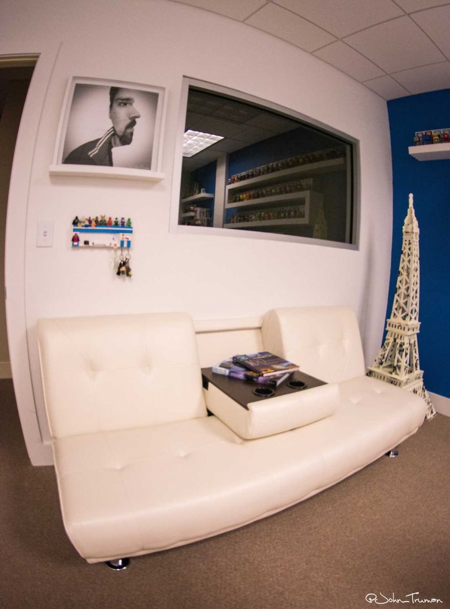 Being A Creative Director, I Redesigned My Artistic Office Space