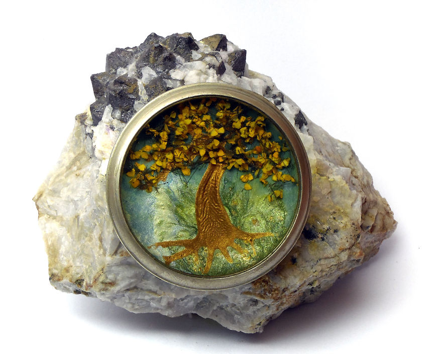 I Make Medallions With Mini Trees And Old Watches