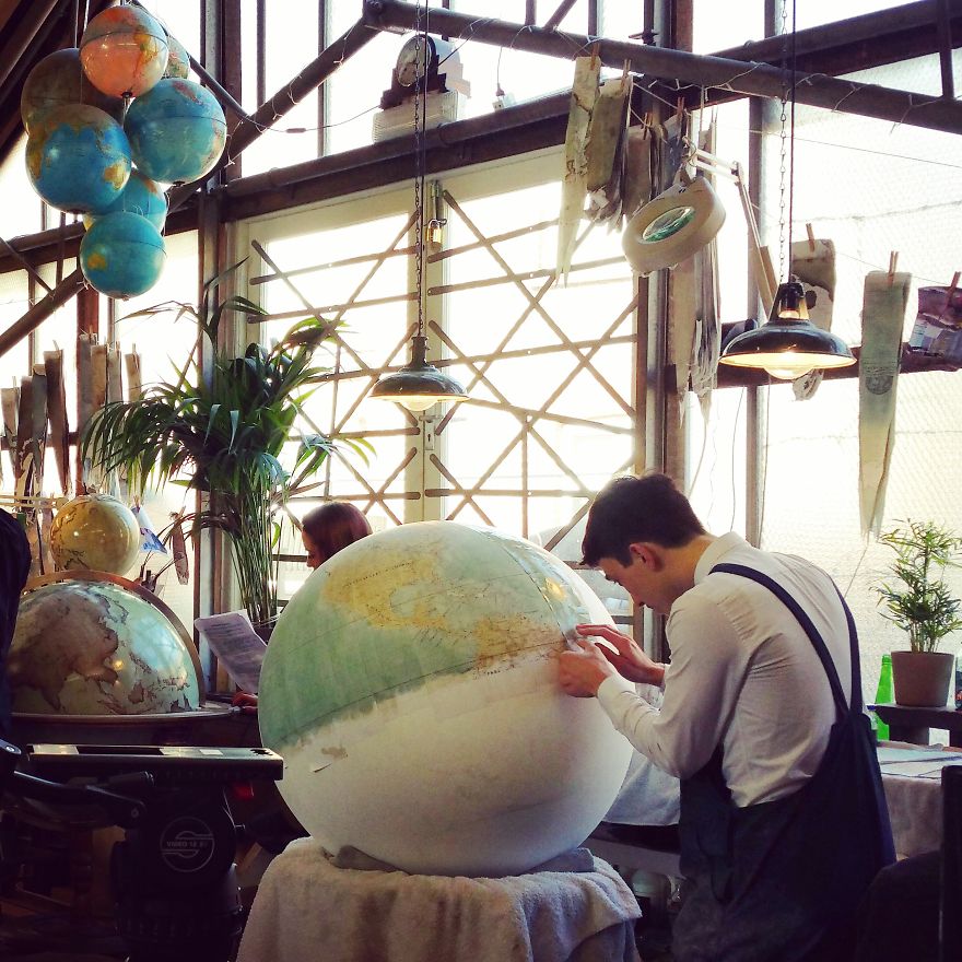 One Of The World’s Last Remaining Globe-Makers That Use The Ancient Art Of Making Globes By Hand One Of The World’s Last Remaining Globe-Makers That Use The Ancient Art Of Making Globes By Hand
