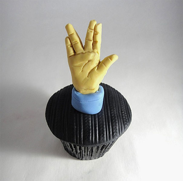 We Make Celebrity Lookalike Cupcakes And Let Them Eat Themselves