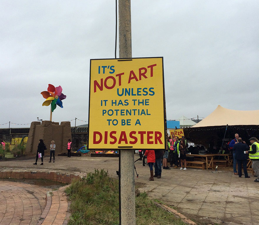banksy-theme-park-dismaland-10 banksy-theme-park-dismaland-10