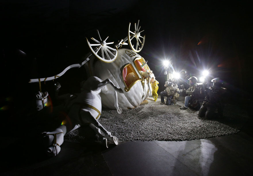 banksy-theme-park-dismaland-21 banksy-theme-park-dismaland-21