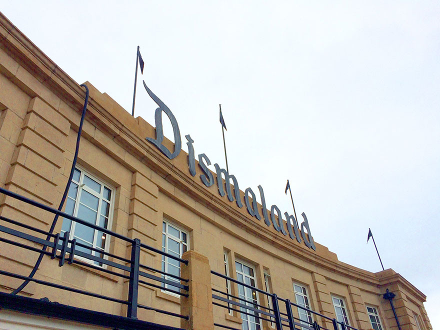 banksy-theme-park-dismaland-5 banksy-theme-park-dismaland-5