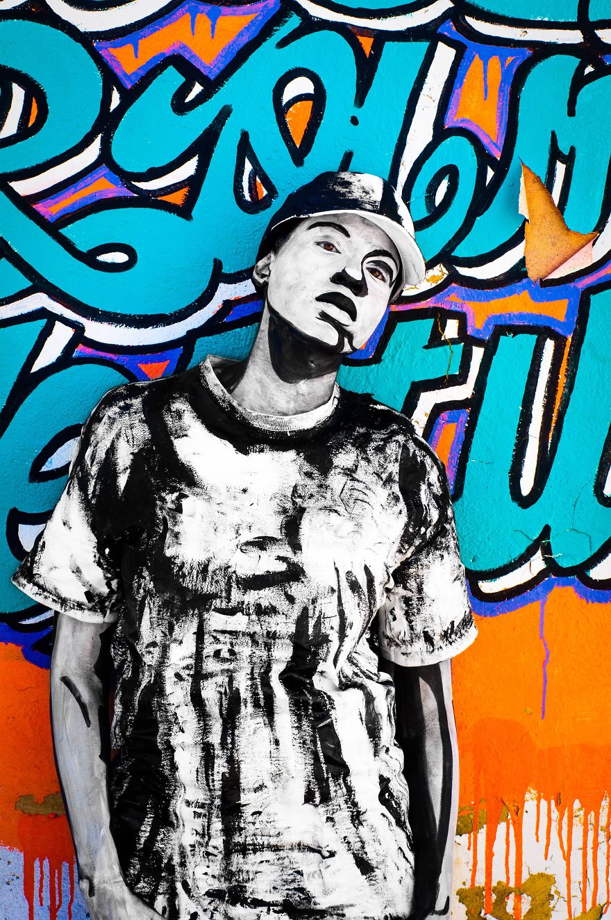 Using Body Paint, I Turn Myself Into A Living Digital Illustration Using Body Paint, I Turn Myself Into A Living Digital Illustration