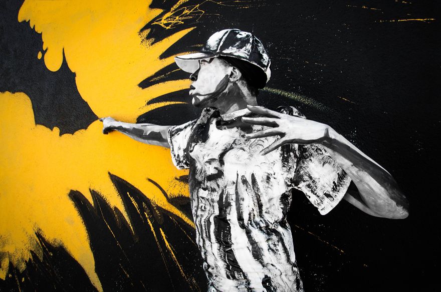 Using Body Paint, I Turn Myself Into A Living Digital Illustration Using Body Paint, I Turn Myself Into A Living Digital Illustration