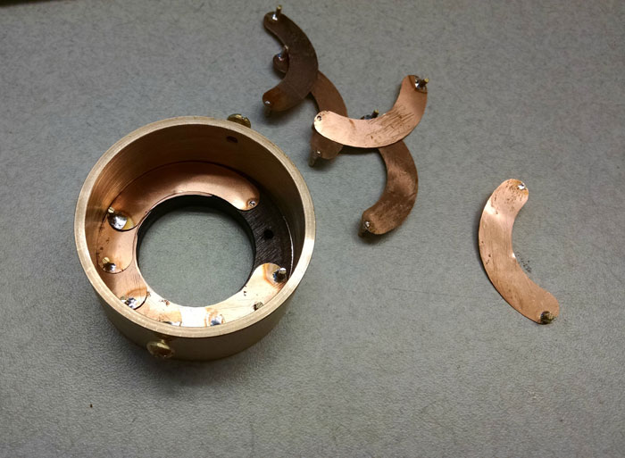 hand-made-aperture-engagement-ring-box-4 hand-made-aperture-engagement-ring-box-4