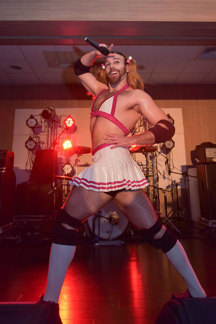 ladybeard-wrestler-metal-singer-cross-dressing- (8)