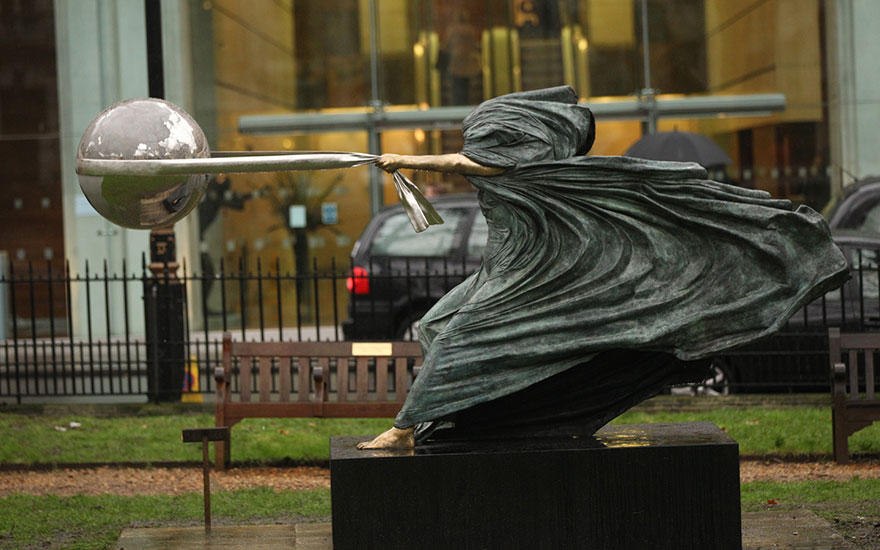 mother-nature-force-sculpture-lorenzo-quinn-12