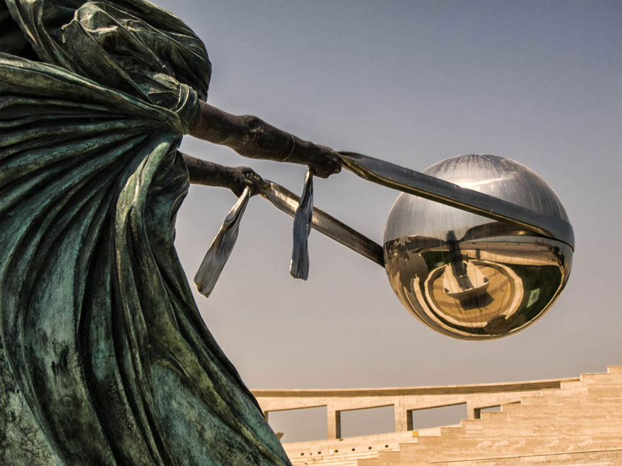 mother-nature-force-sculpture-lorenzo-quinn-16