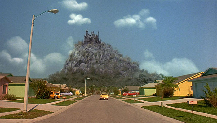 movie-locations-then-now-edward-scissorhands-suburb-pictures-voodrew-1 movie-locations-then-now-edward-scissorhands-suburb-pictures-voodrew-1