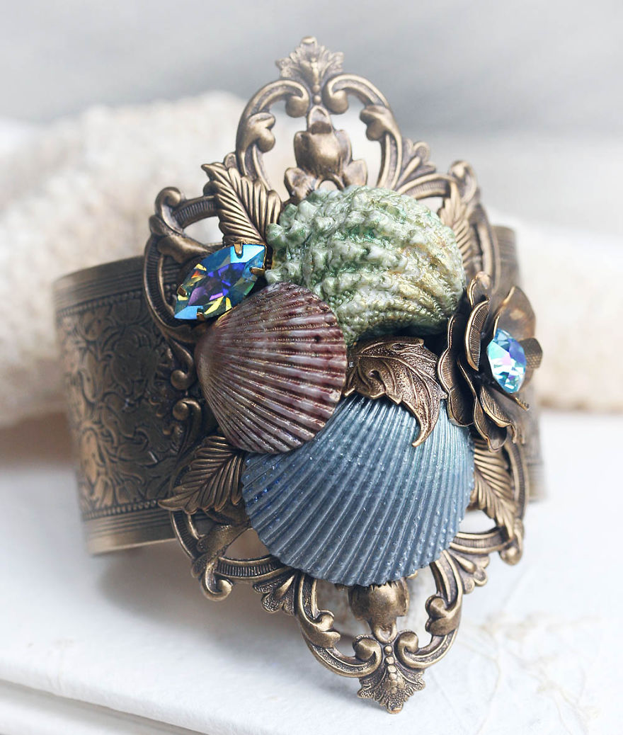Artist Turns Seashells Into Beautiful Jewelry Artist Turns Seashells Into Beautiful Jewelry