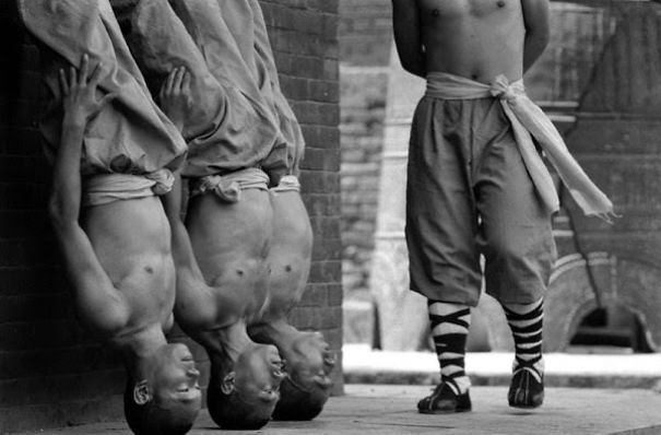 Breathtaking Images Of Shaolin Monks Training Breathtaking Images Of Shaolin Monks Training