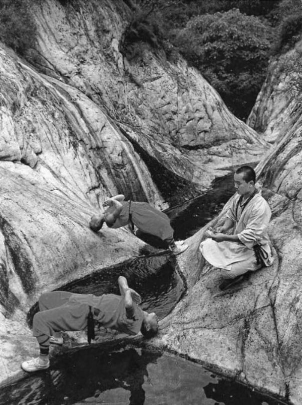 Breathtaking Images Of Shaolin Monks Training Breathtaking Images Of Shaolin Monks Training