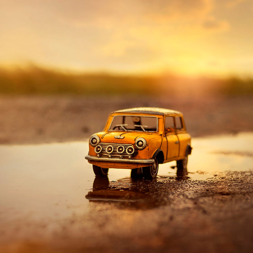 I Create Atmospheric Miniature Car Scenes That Remind Me Of My Childhood