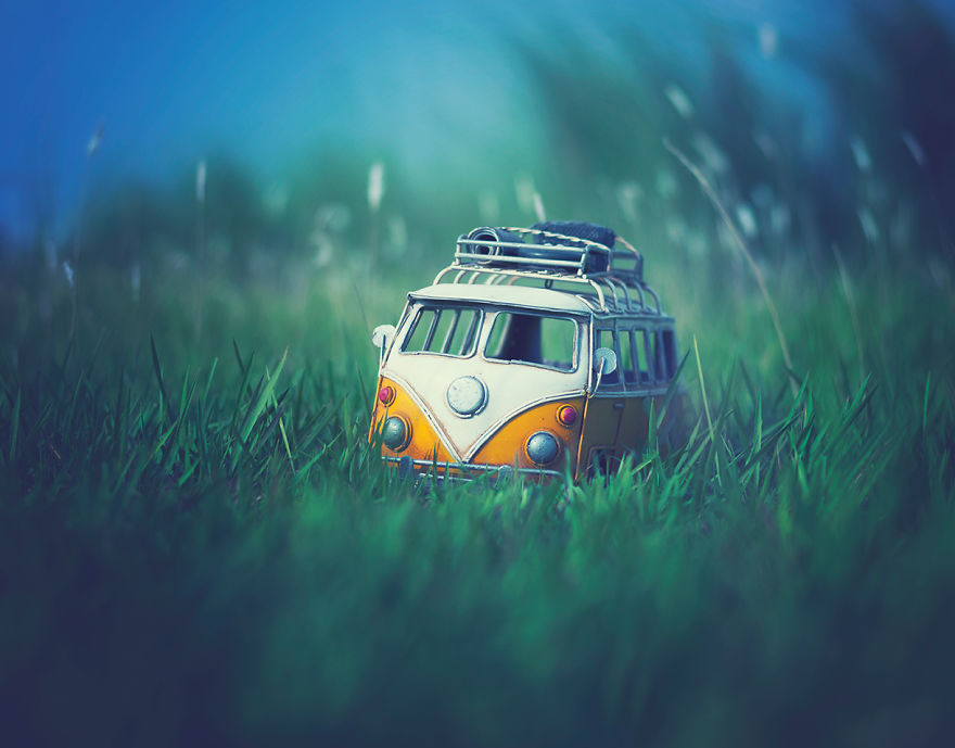I Create Atmospheric Miniature Car Scenes That Remind Me Of My Childhood