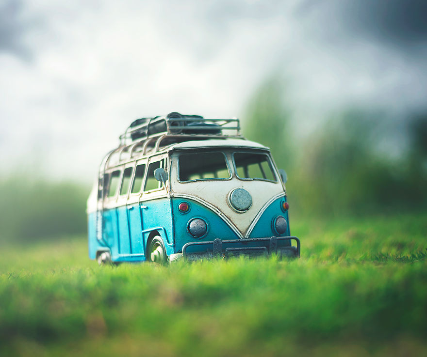 I Create Atmospheric Miniature Car Scenes That Remind Me Of My Childhood