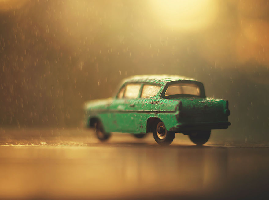 I Create Atmospheric Miniature Car Scenes That Remind Me Of My Childhood