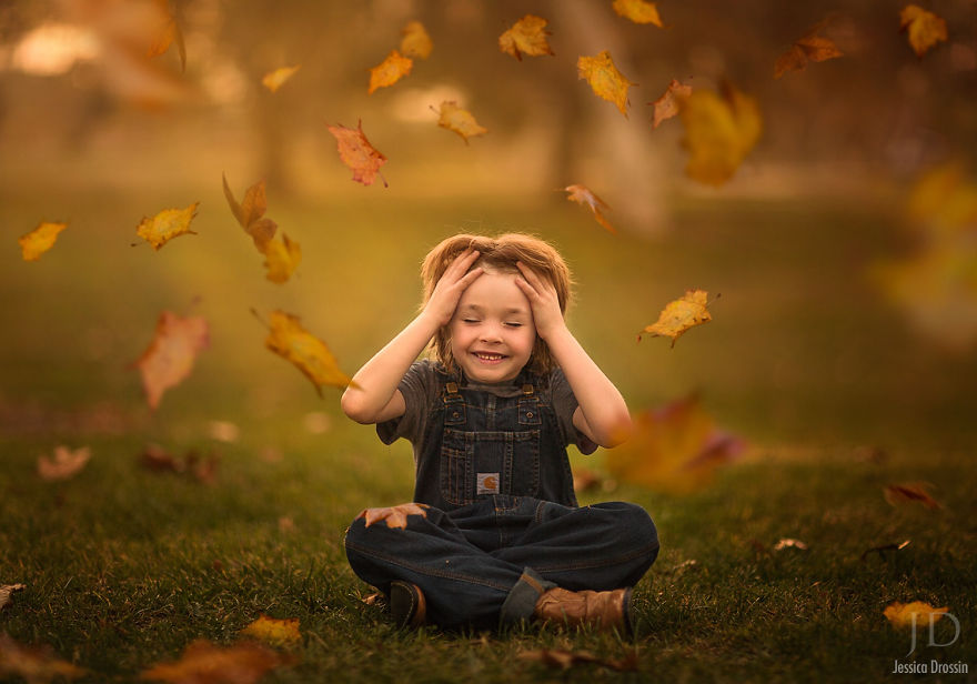Photographer Mom Takes Magical Autumn Portraits Of Her Kids Photographer Mom Takes Magical Autumn Portraits Of Her Kids
