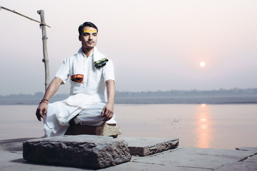 The Holy Men Of Varanasi Who Gave Up All Earthly Possessions To Seek Spiritual Liberation