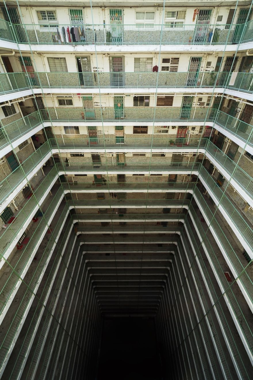 Hong Kong's Shocking "borg" Cubes: Homes Of The Poverty-stricken