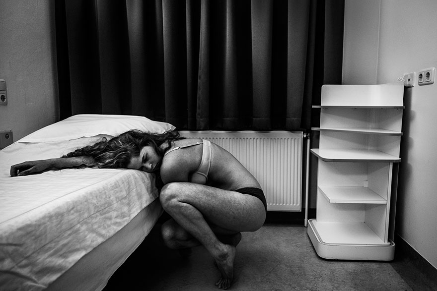 After I Attempted Suicide, I Photographed Myself In A Psychiatric Hospital To Calm My Head