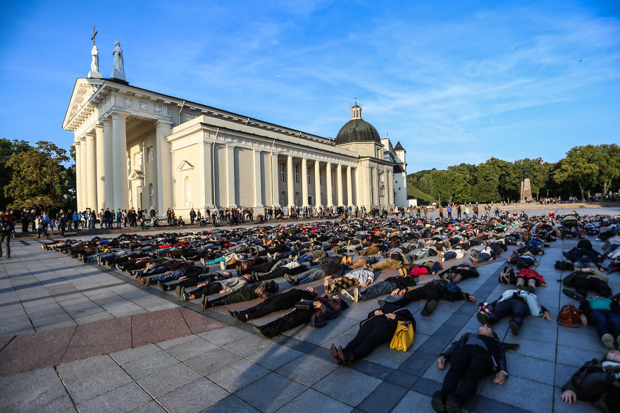 After Losing 8 Friends To Suicide, I Invited People To Lie Down In Lithuania To Show The Suicide Rate After Losing 8 Friends To Suicide, I Invited People To Lie Down In Lithuania To Show The Suicide Rate