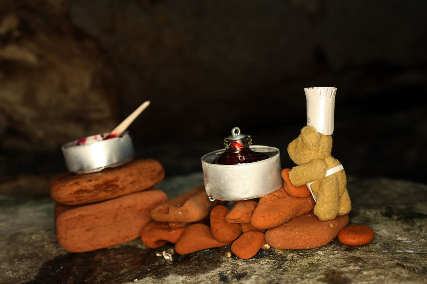 Learn How To Make Blueberry Jam With This Tiny Bear Learn How To Make Blueberry Jam With This Tiny Bear