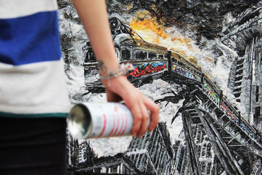 I Recycle Garbage Bags Into Graffiti-Like Street Art I Recycle Garbage Bags Into Graffiti-Like Street Art