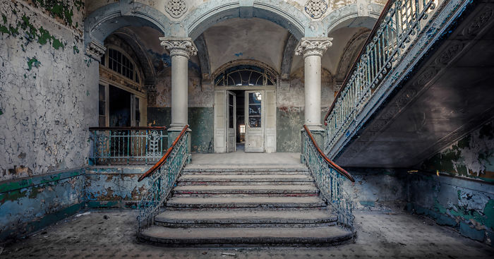 I Search For Abandoned Buildings All Around Europe And Photograph Them