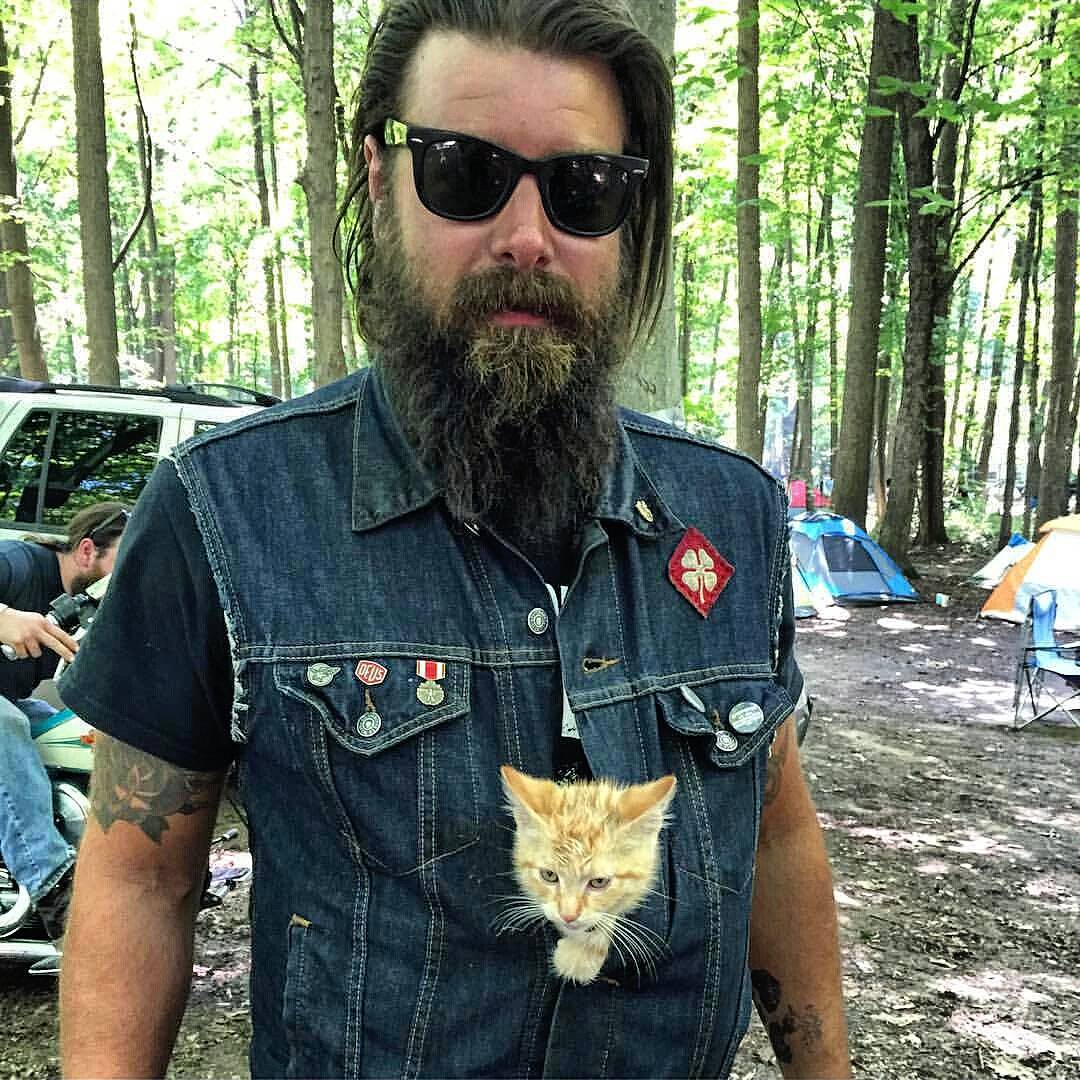 cat-biker-saves-kitten-pat-doody-15 cat-biker-saves-kitten-pat-doody-15