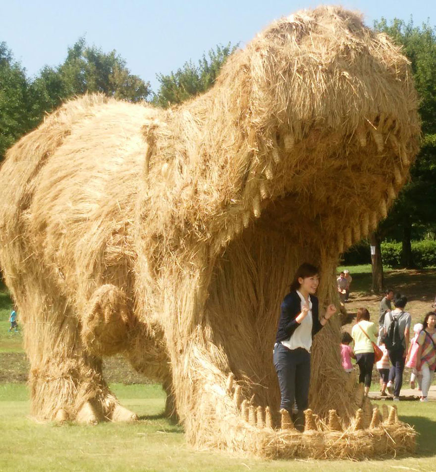 dinosaur-straw-sculptures-wara-art-festival-niigata-japan-3