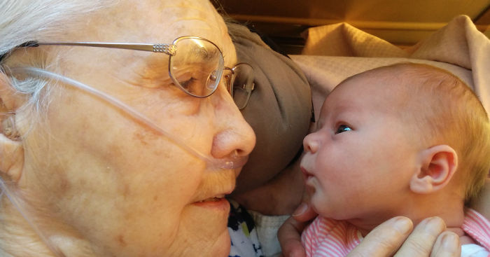 92-Year-Old Meets Her 2-Day-Old Great-Granddaughter For The First Time