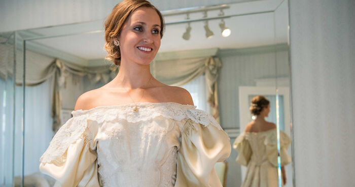Bride Is 11th Woman In Her Family To Wear 120-Year-Old Wedding Dress