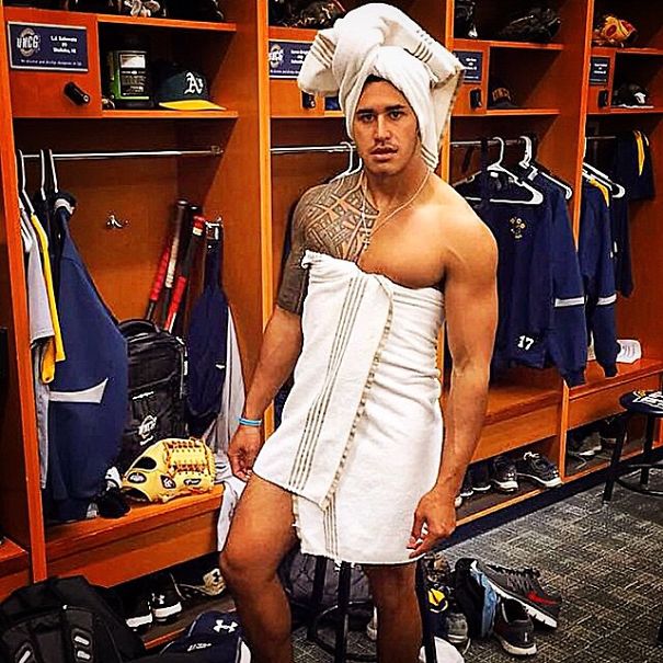 I Hate When The Paparazzi Catches Me Straight Out Of The Shower #nomakeup #baecaughtmewet