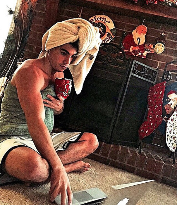 Straight Out Of The Shower, Had To Check My #fantasyfootball Team Before Brunch Lol! #thisposemakesmyarmlookmuscular