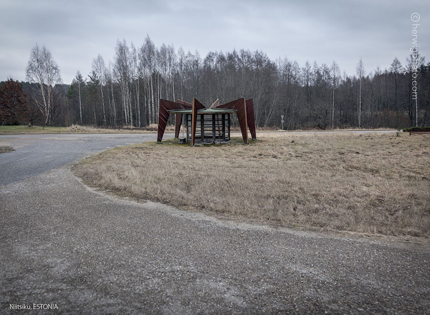 strange-beautiful-bus-stops-soviet--christopher-herwig-38